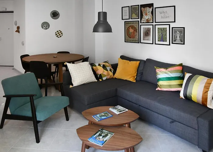 Aurelia's Hideaway, Near Vatican *