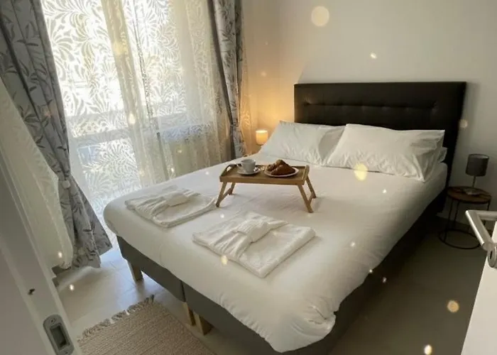 Aurelia's Hideaway, Near Vatican